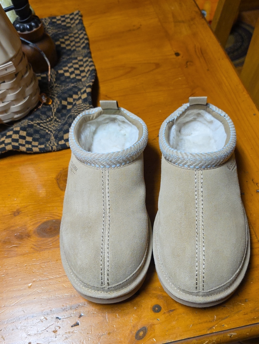 Koolaburra By Ugg Womens Tan Suede Slip-On Shearling Clogs